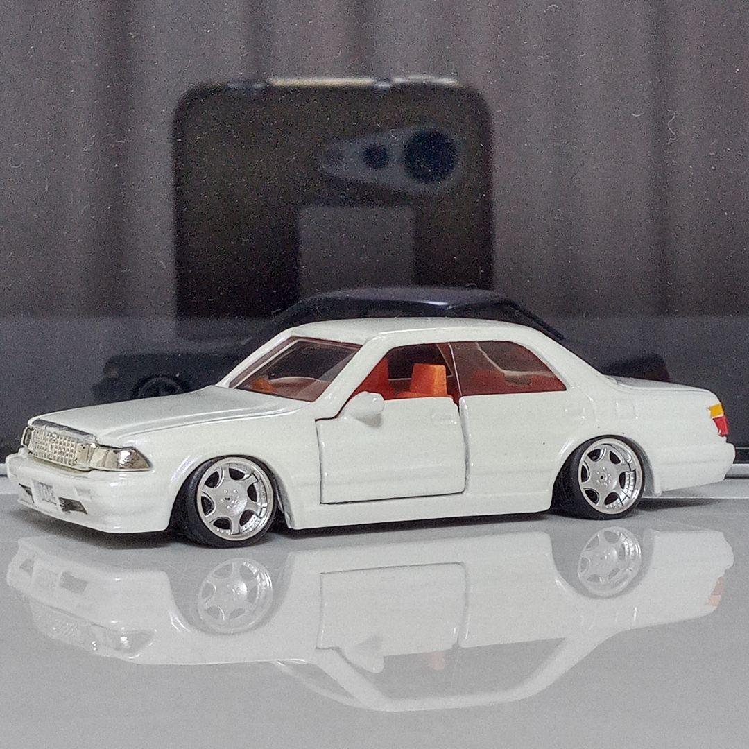 トミカ 廃盤 13クラウン 改 パールホワイト全塗装