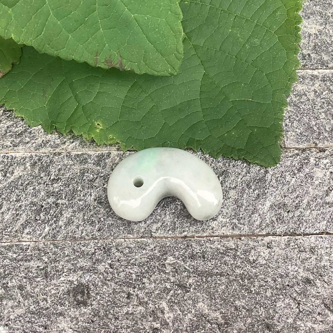 ⭕️独特の珍しい混じり合いの色彩　糸魚川翡翠ジェダイト勾玉　機械鑑定鑑別書付本物を