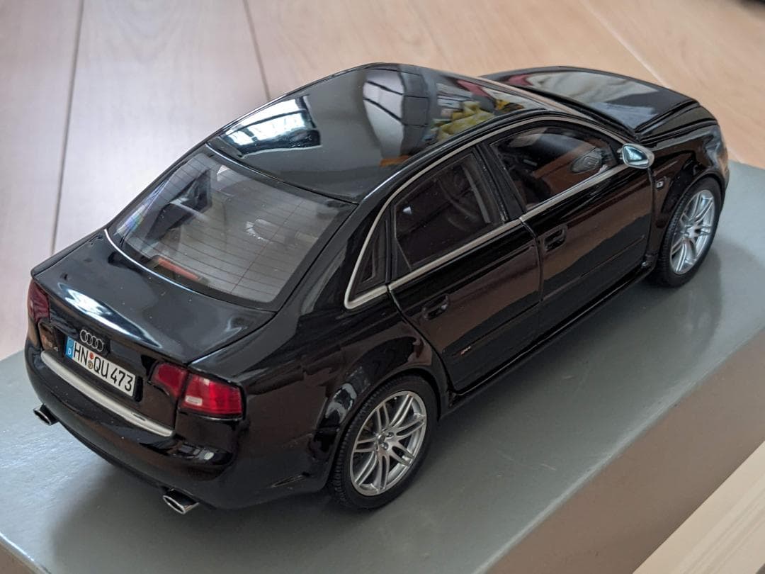 AUDI RS4 ミニカー モデルカー 1/18 1:18 MINICHAMPS