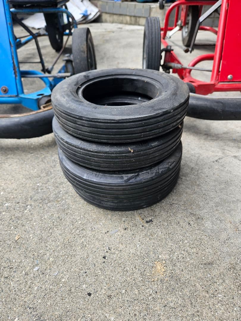 引き取り限定 遊園地 ペダルカート 青 赤 予備タイヤ付き