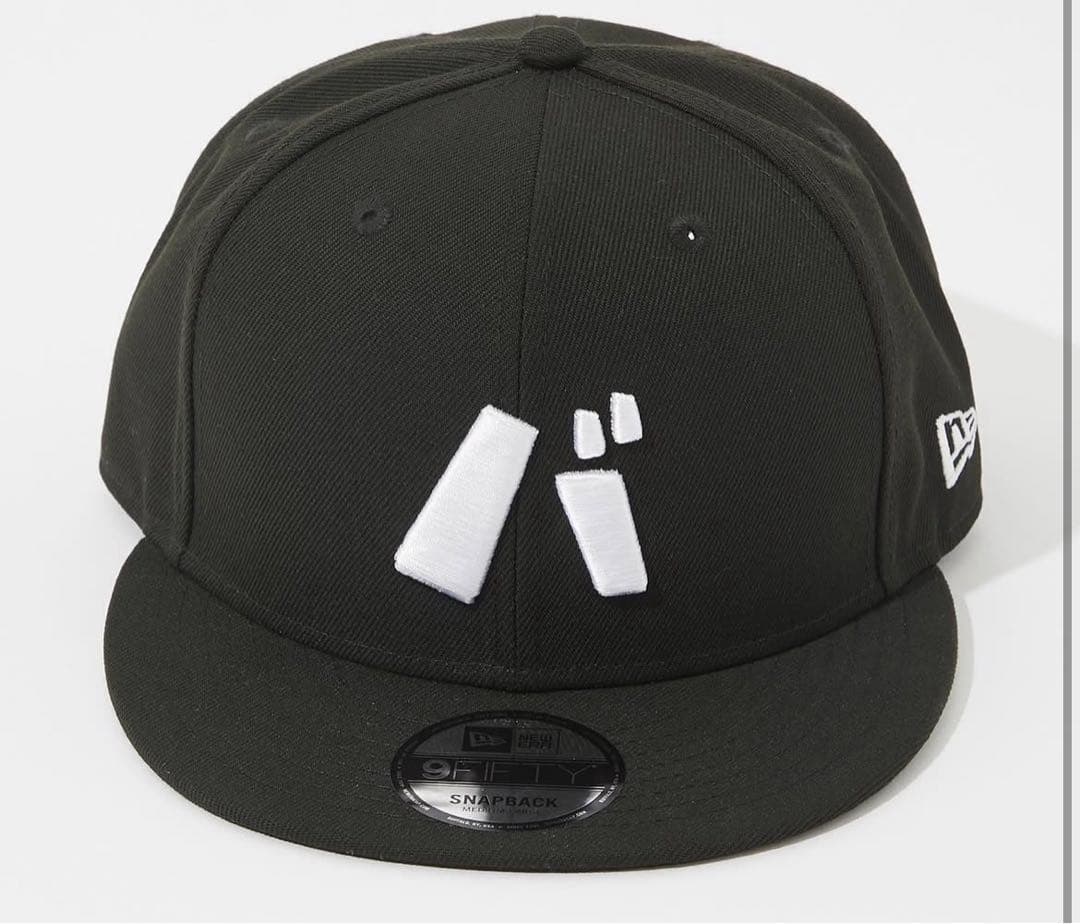 New Era 黒 スナップバックキャップ