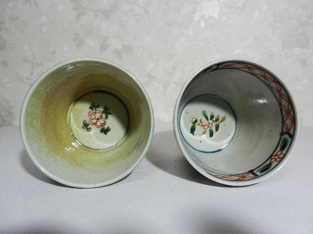 １８世紀後半の色絵蕎麦猪口２点（龍・雲・宝珠文／亀甲・人物・風景文）