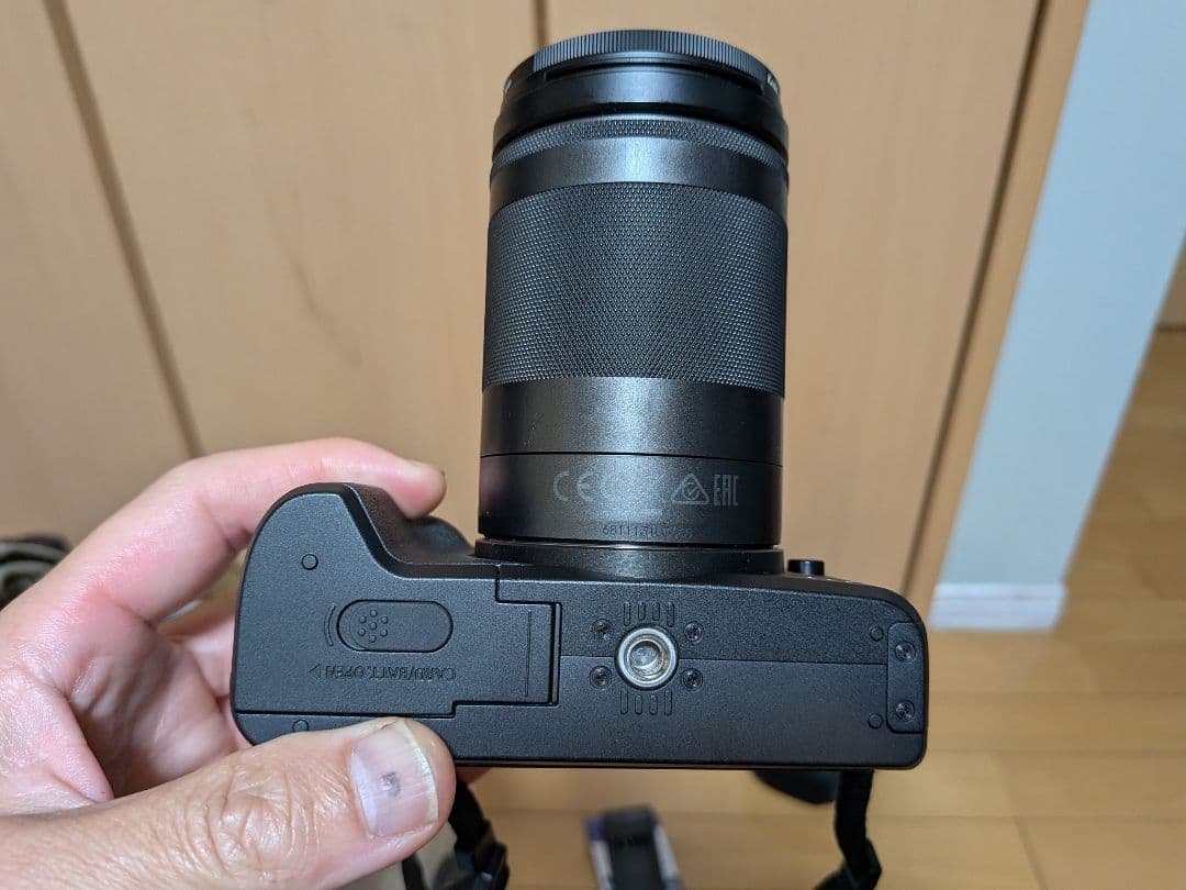 Canon EOS Kiss M EF-M18-150 レンズキット ブラック