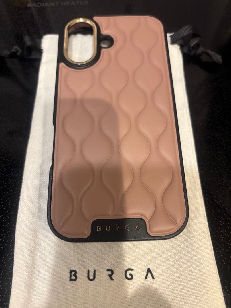 新品　未使用✨BURGA iPhone 17 ケースDemure ゴールド
