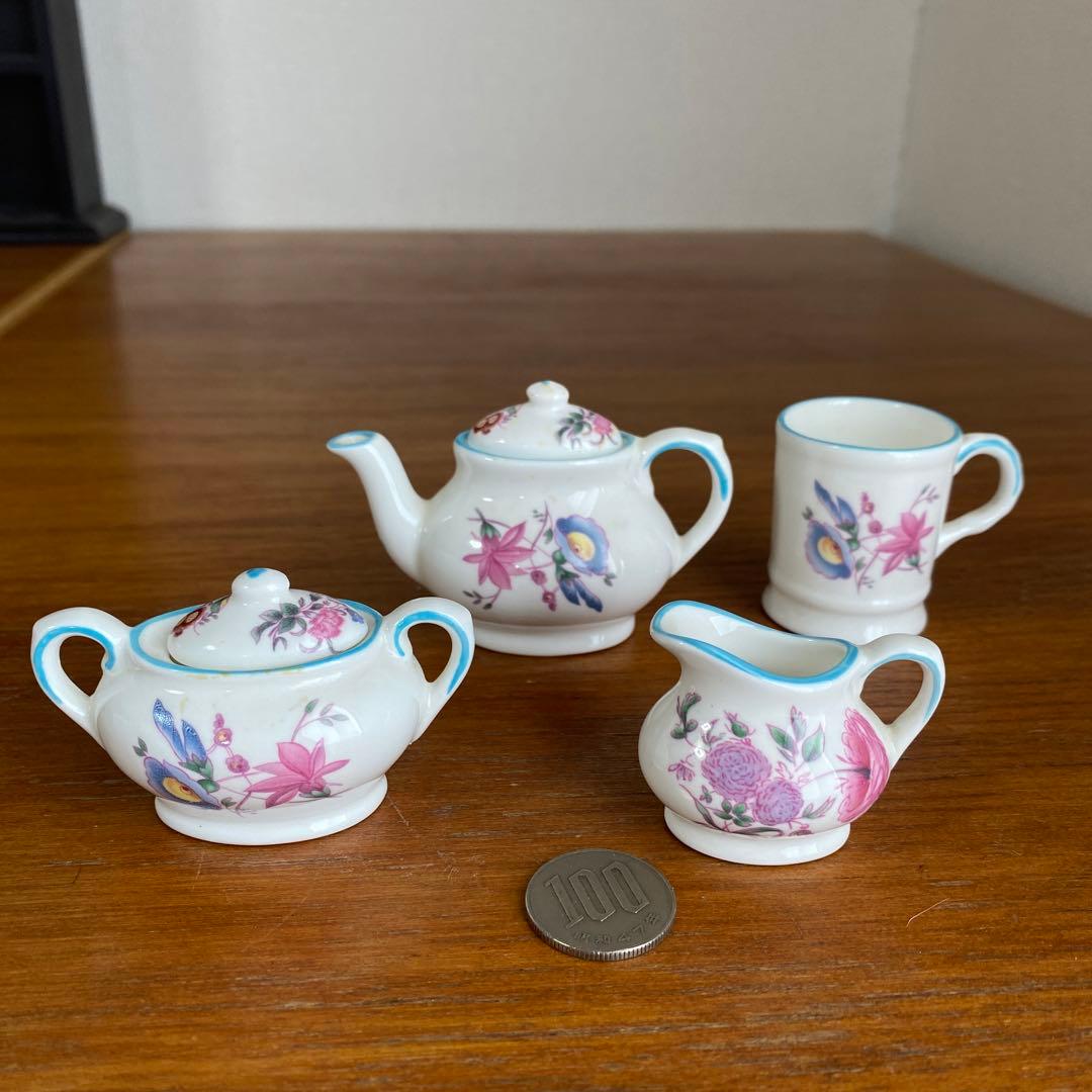 コールポート カーネーション　フラワー　ミニチュア　ティーセット
