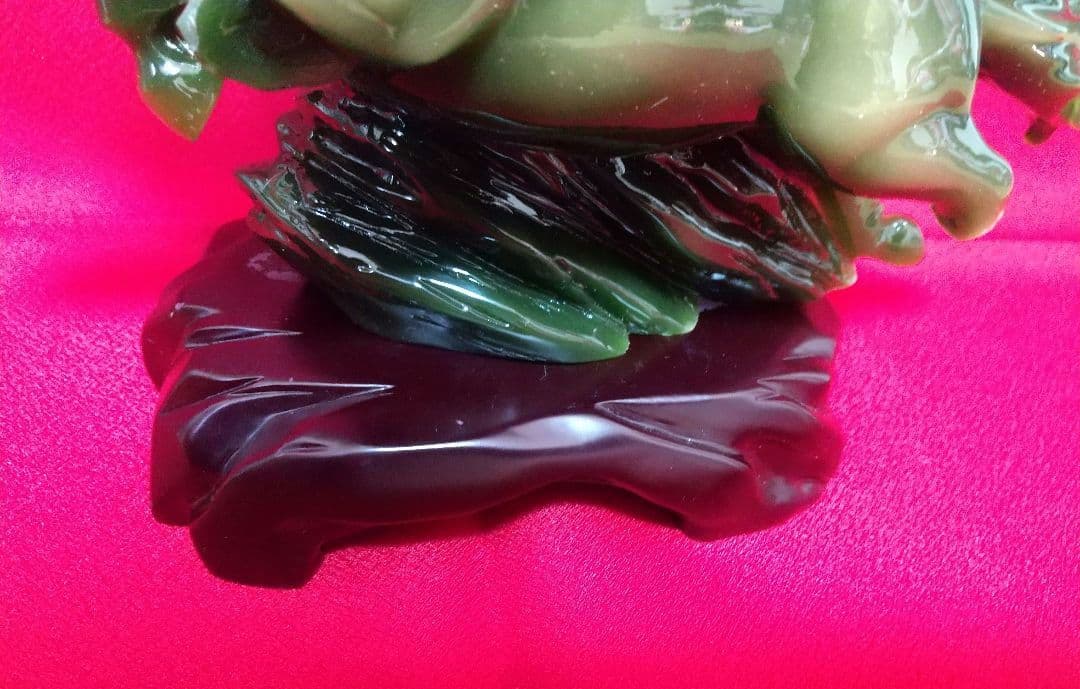 美しい馬の置物　翡翠っぽい　彫刻品　骨董品　美術品　芸術品