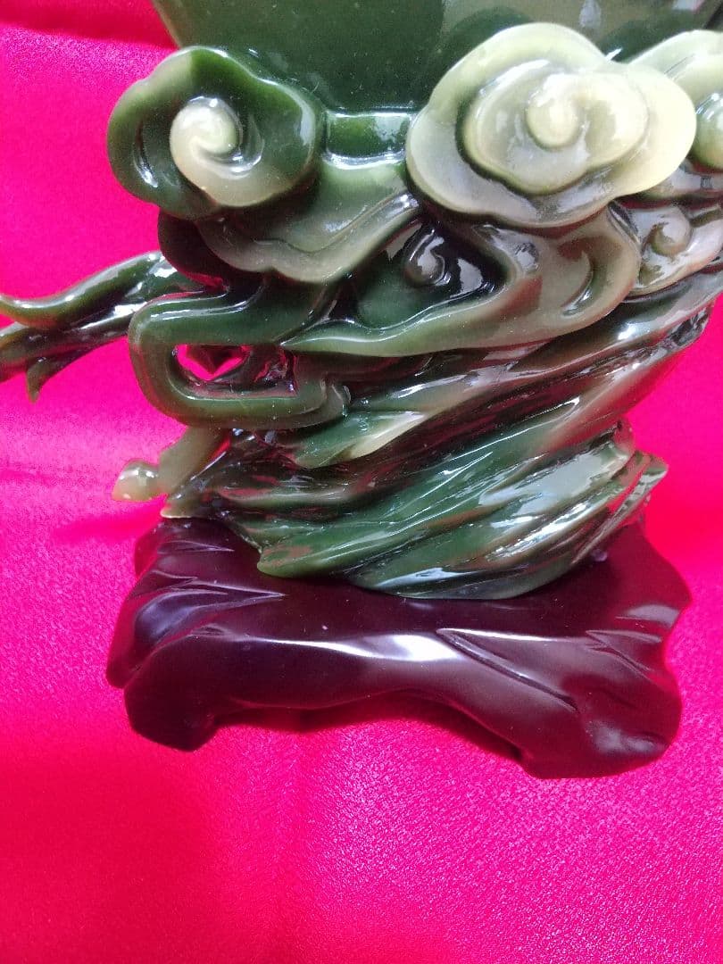 美しい馬の置物　翡翠っぽい　彫刻品　骨董品　美術品　芸術品