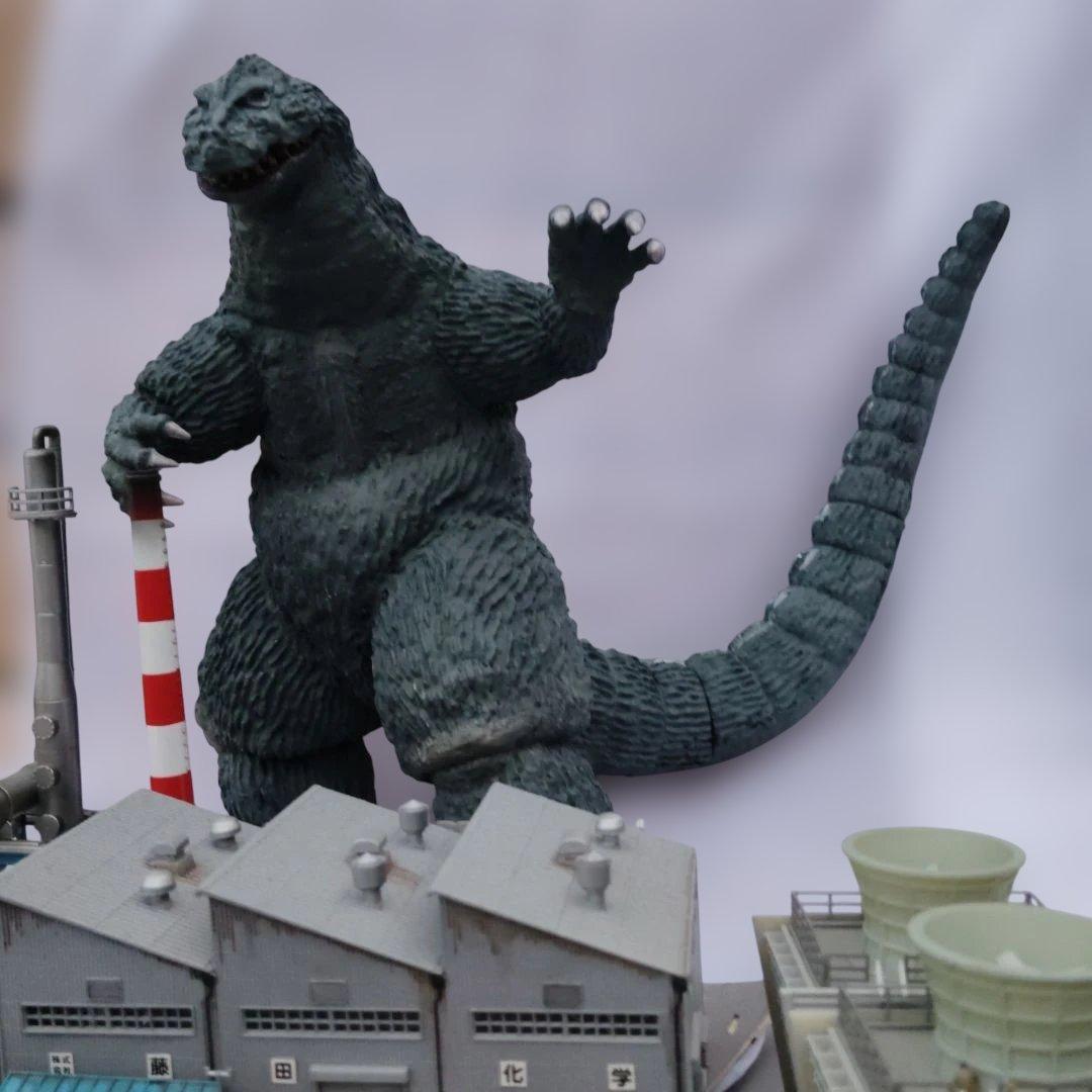 イノウエアーツＮATOキンゴジ。組み立て塗装済。ジオラマ付き！