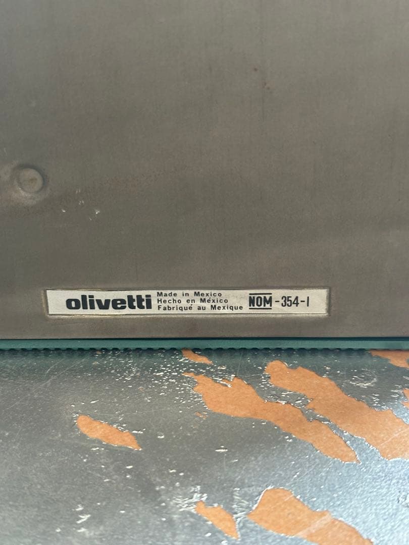 Olivetti LETTERA 32 タイプライター