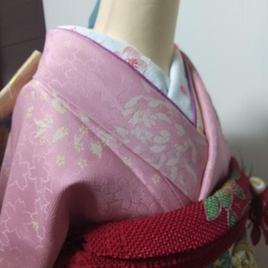 桜色の振袖 菊花紋様