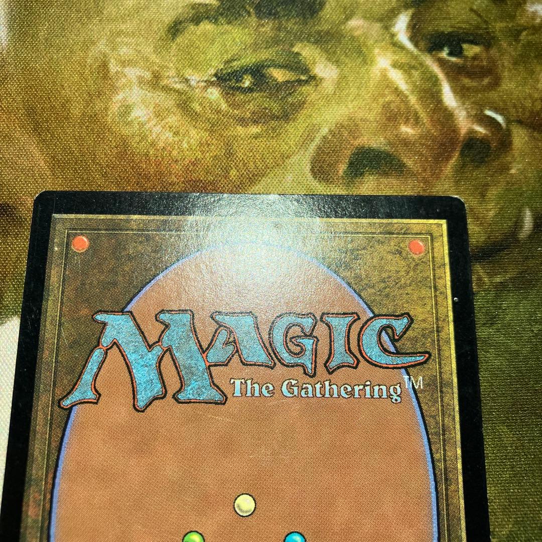 厳かなモノリス　英語