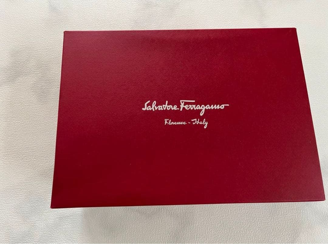 サルヴァトーレ フェラガモ ブラック ホワイト ショルダー リボン チェーン