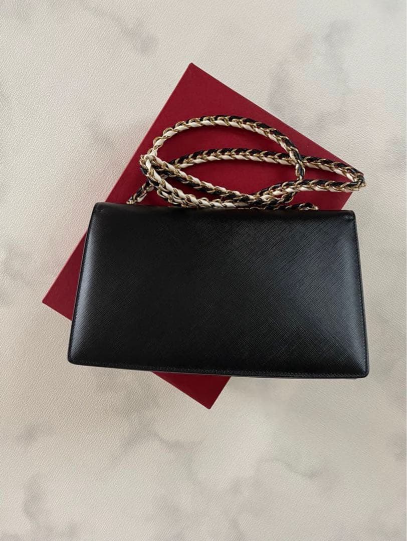 サルヴァトーレ フェラガモ ブラック ホワイト ショルダー リボン チェーン