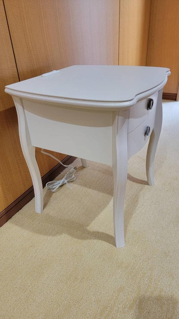 【美品】カンティーニュ　ナイトテーブル（フットライト付き）