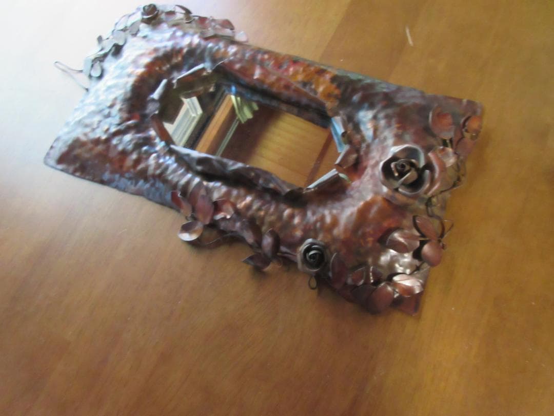 ハンドメード　銅製の鏡付き　壁飾り