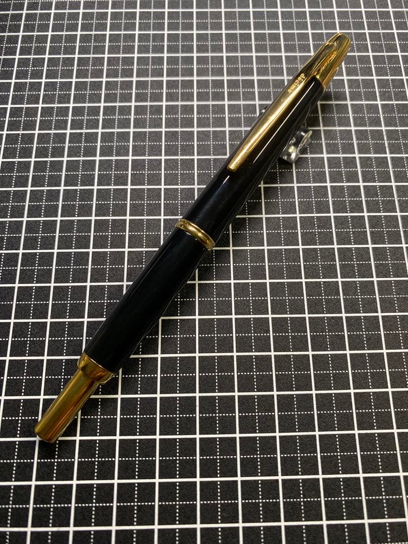 PILOT CAPLESS decimo BLACK 万年筆　字幅F
