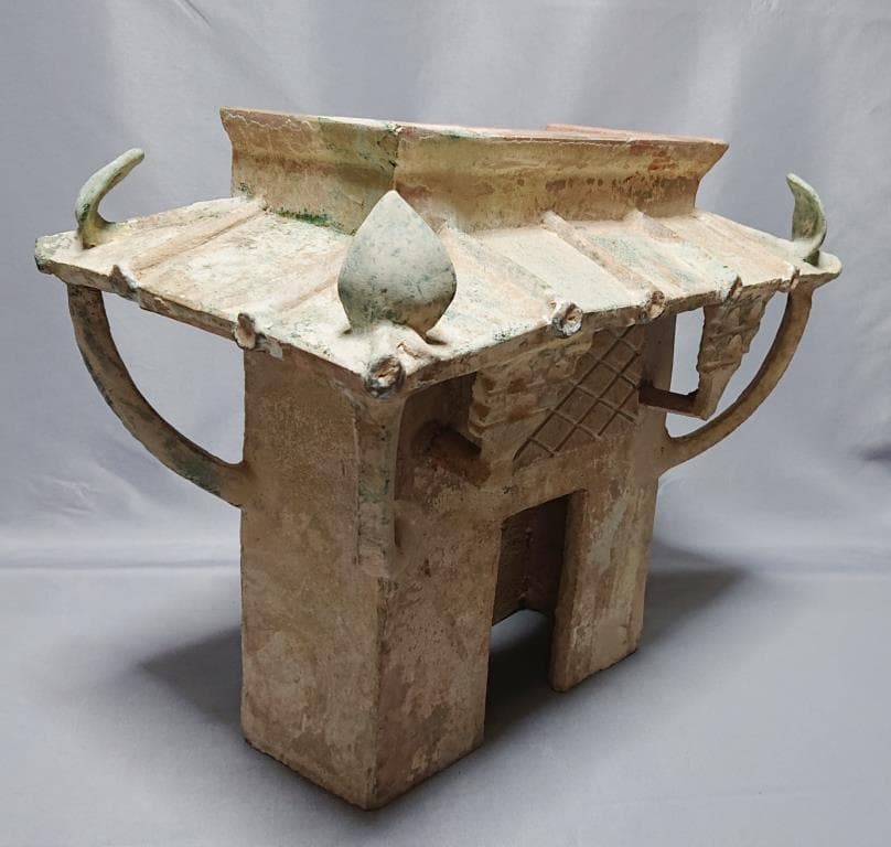 東漢時代　出土品　緑釉銀化楼閣 彩文土器 高さ31.8㎝　（B）