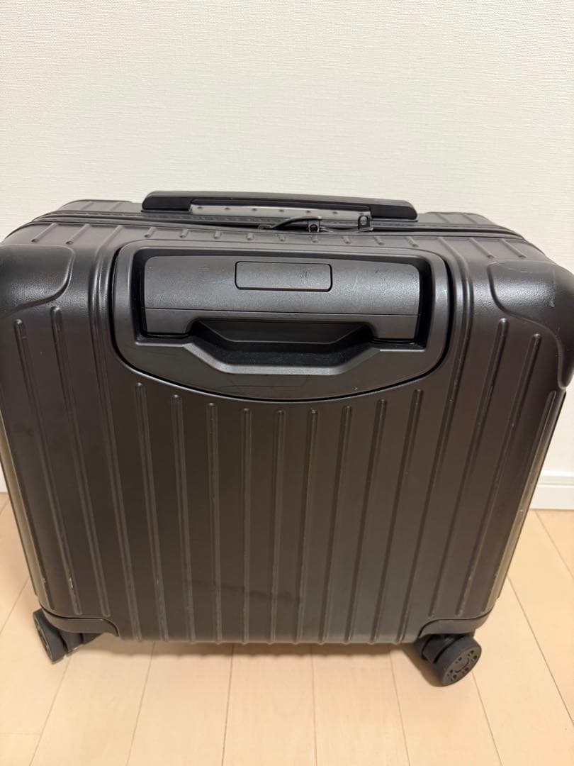 RIMOWA ESSENTIAL SLEEVE ブラック コンパクト