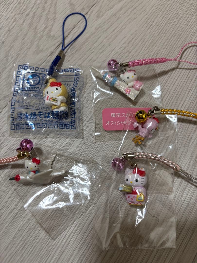 ご当地キティ 値付けまとめ売り ストラップ 、チャームセット 100個 値下げ中