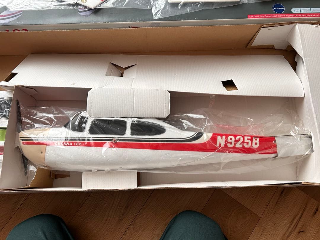 ART-TECH CESSNA182 ラジコン飛行機