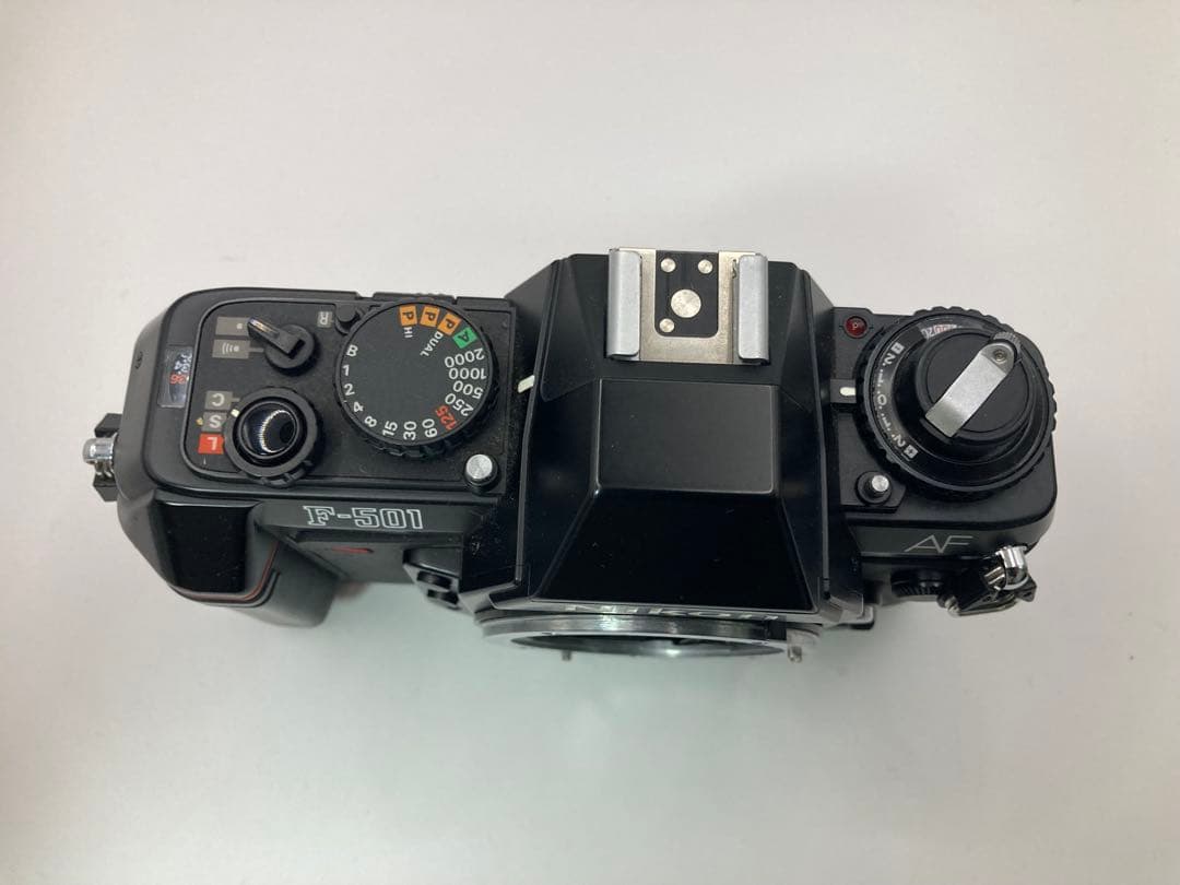 超美品Nikon F-501 フィルム一眼レフカメラ