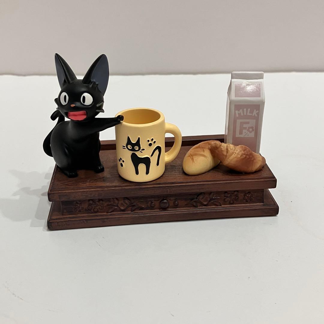 スタジオジブリ 魔女の宅急便 カレンダー 2018 コリコの街でお買い物　ジジ