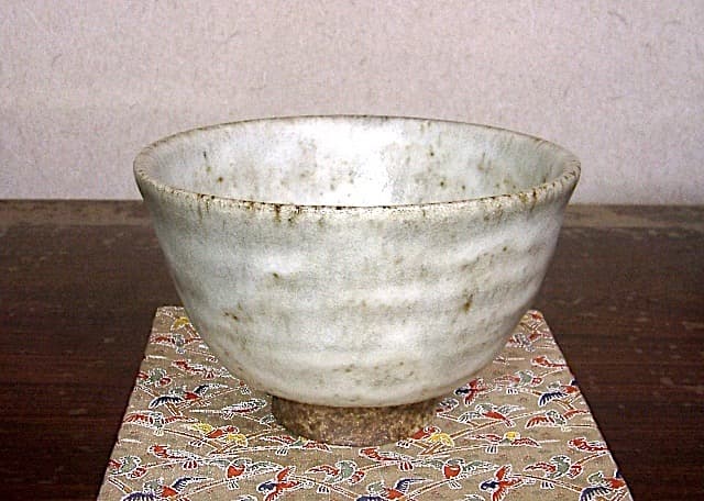 平清水焼　清龍堂 造　銘：残雪　茶碗　無傷　組四方　桐箱　保証。