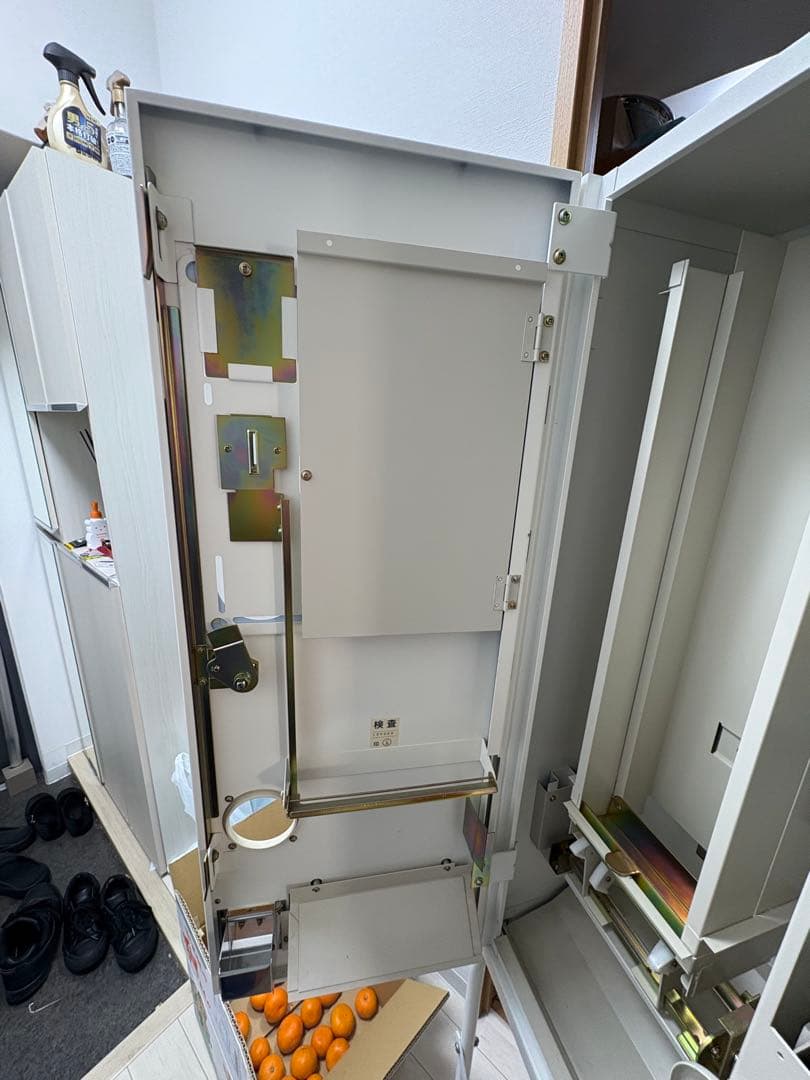 ① カードガチャガチャマシン　手動式自動販売機　ダイト　DF-8