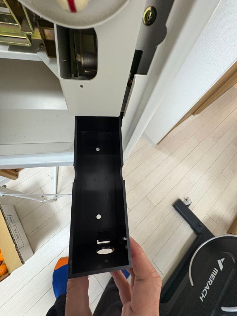 ① カードガチャガチャマシン　手動式自動販売機　ダイト　DF-8