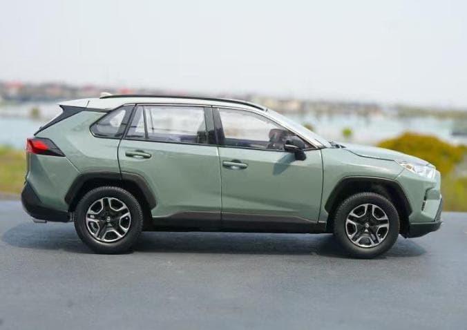 トヨタ RAV4 2019 1/18 ダイキャストモデル ミラノカーキ