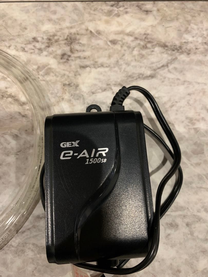 せ*い様 【引き取り限定】30㌢キューブガラス水槽 LEDライト付き 流木と岩の