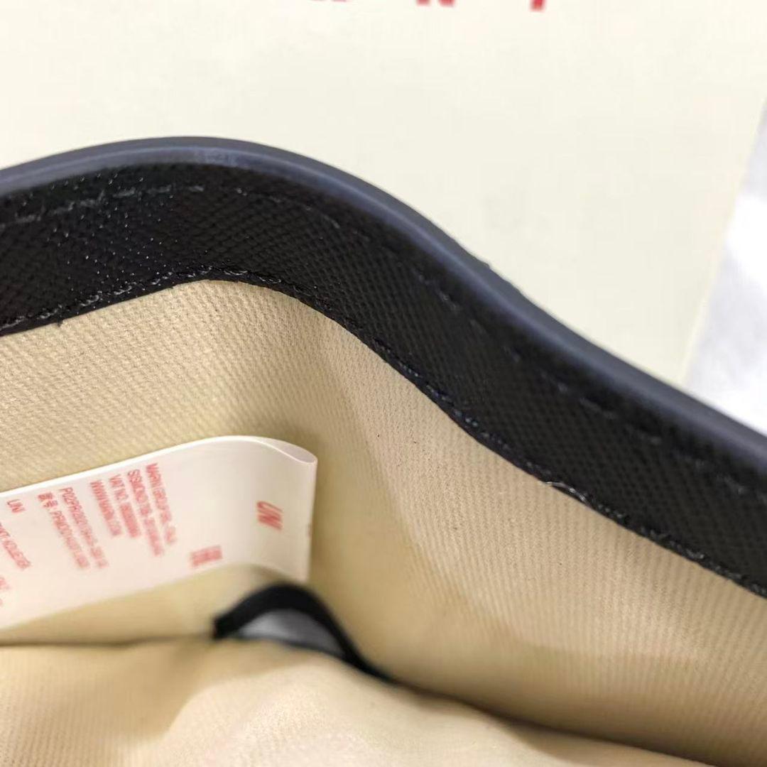 美品MARNI 二つ折り財布 ブラック