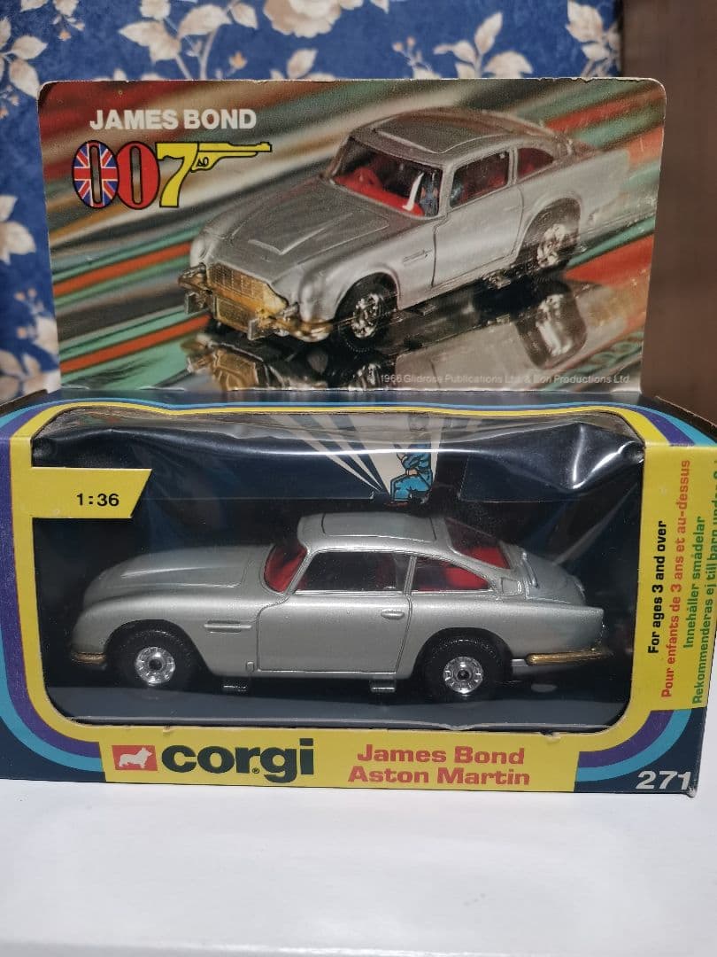 CORGI　007 アストンマーティン　ミニカー
