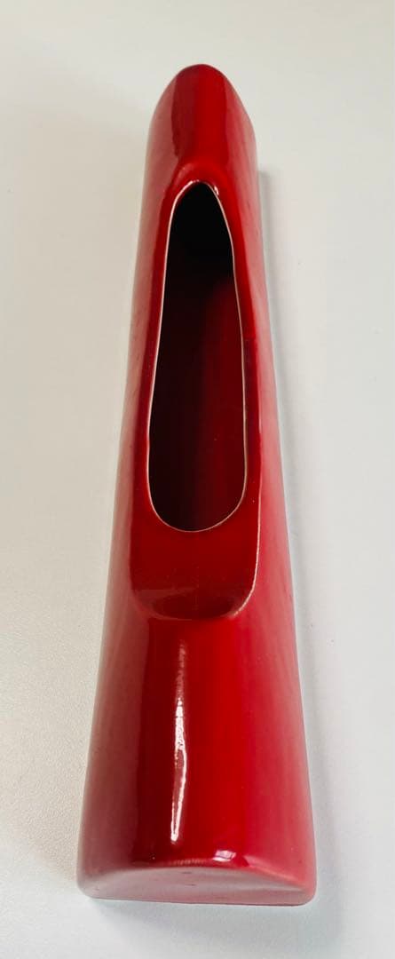 美しい鮮明な色彩　草月花器　洗練されたデザインが特徴