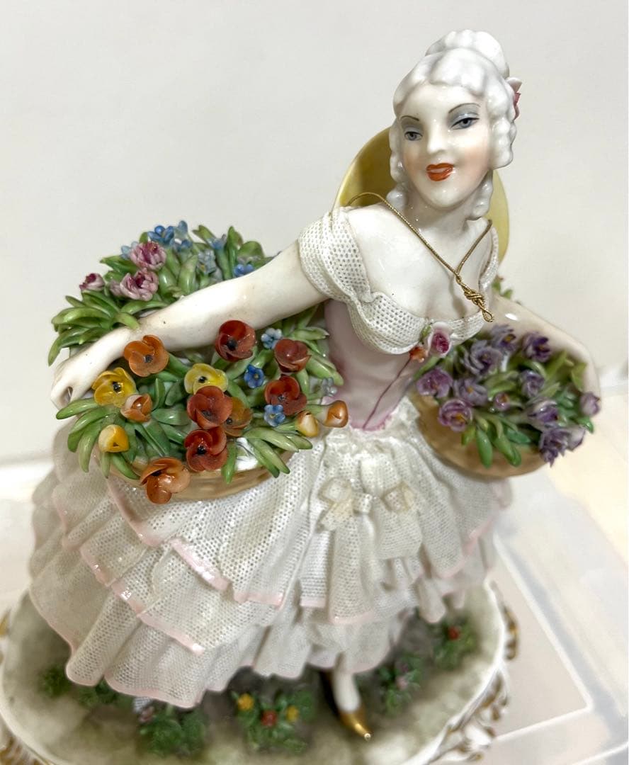 ルイージファブリス☆陶磁器レース人形 花籠を抱える貴婦人 イタリア製
