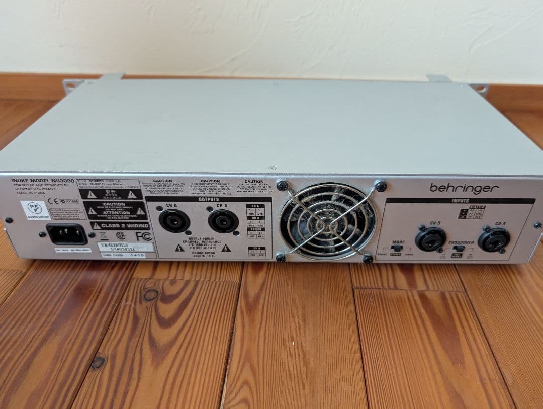 behringer NU3000 パワーアンプ　！動作確認済！