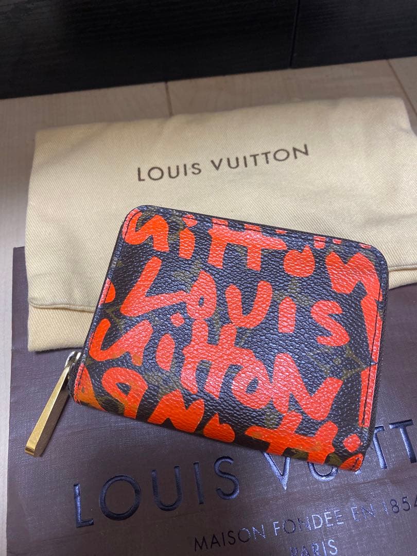 LOUIS VUITTON グラフィティケース