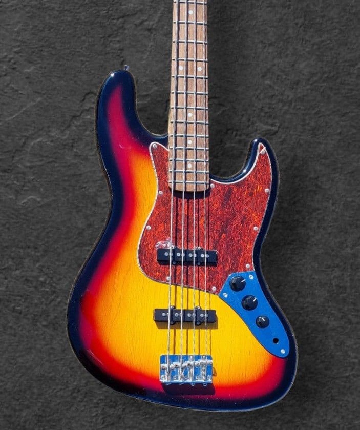 Mavis メイビス　イシバシ楽器 ベエレキベース サンバースト 稼働品