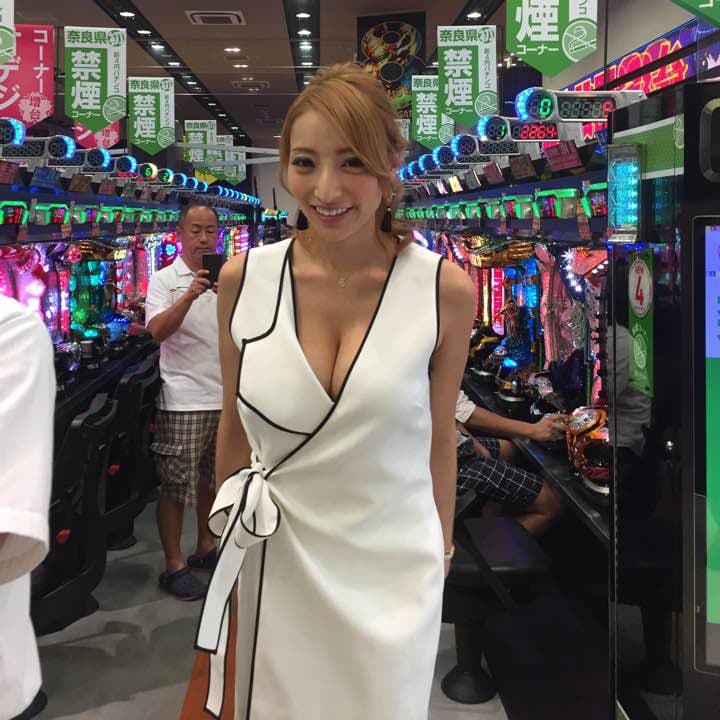 加藤紗里のサイン入り写真集