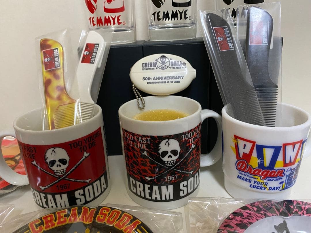 クリームソーダ 灰皿7つ、マグカップ3つ、コーム4つ、グラス3つ、入れ1つ