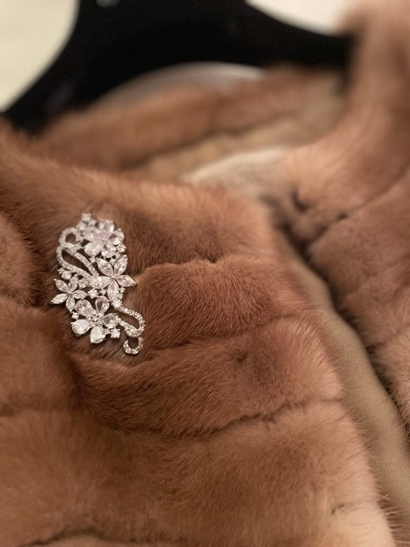 クラシカルなブローチ　ジルコニア　パリデパート購入品