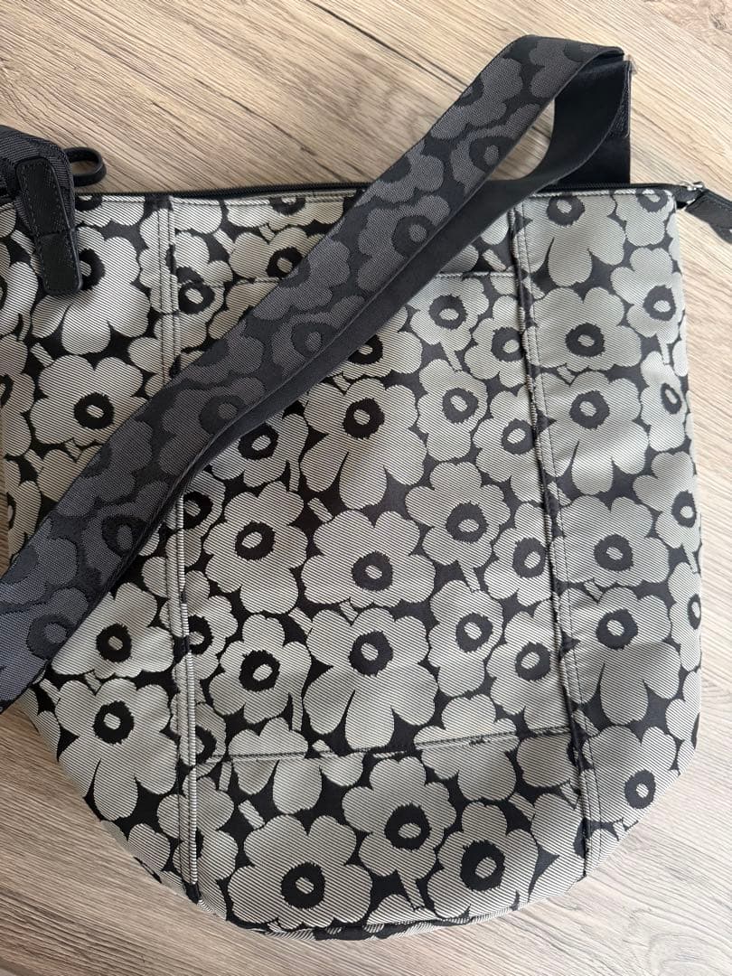 【正規品】マリメッコ　ショルダーバッグ　定価37400円 株式会社ルックのタグ有