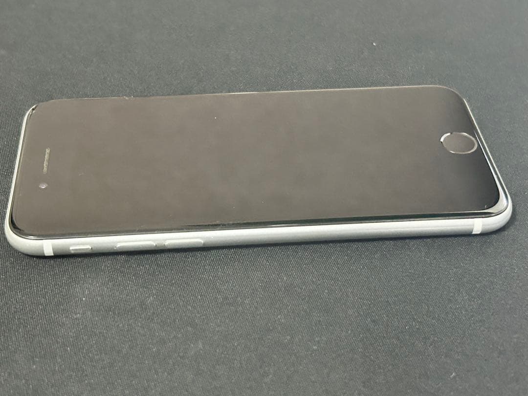 m*i様 訳あり格安スタート!SIMフリーApple iPhoneSE2 64G