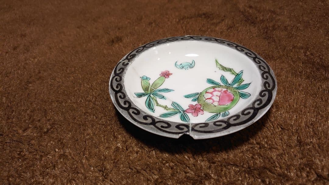 中国美術　李朝　粉彩　蝶の図　豆皿　旧家蔵出し　１客