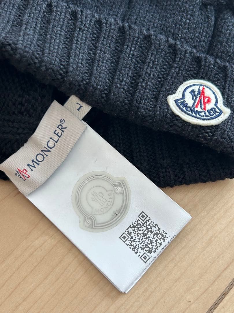 MONCLER ブラックケーブルニットビーニー
