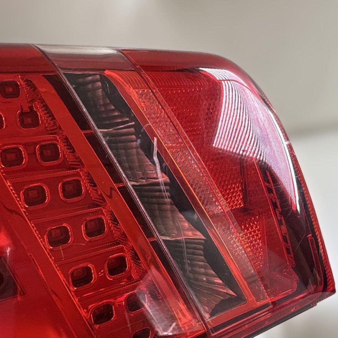 ハイエース　200系　テールランプ　FLEX ヴァレンティ　右　テールライト