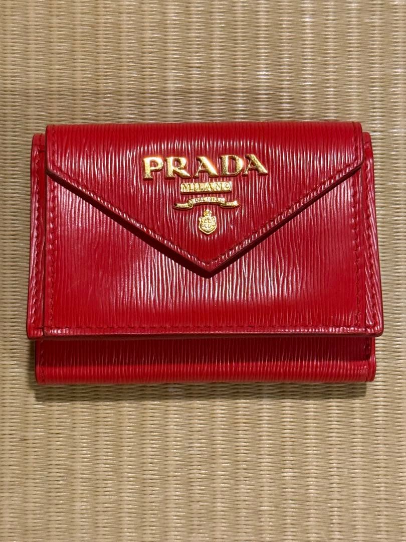 つ*つ様 PRADA エンベロープ 三つ折り財布 レッド　美品