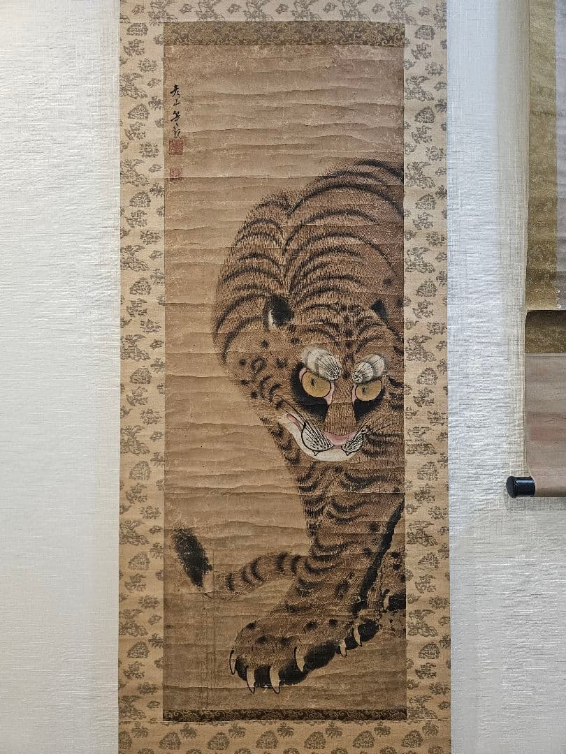 真作保証 室町末期画家 秋月等観 虎図 紙本 師雪舟　掛け軸