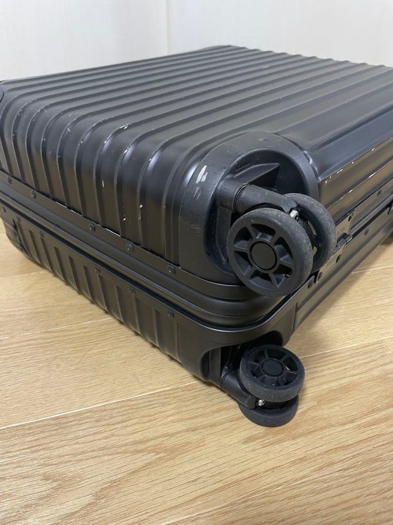 RIMOWA ブラック キャリーケース TSAロック付き