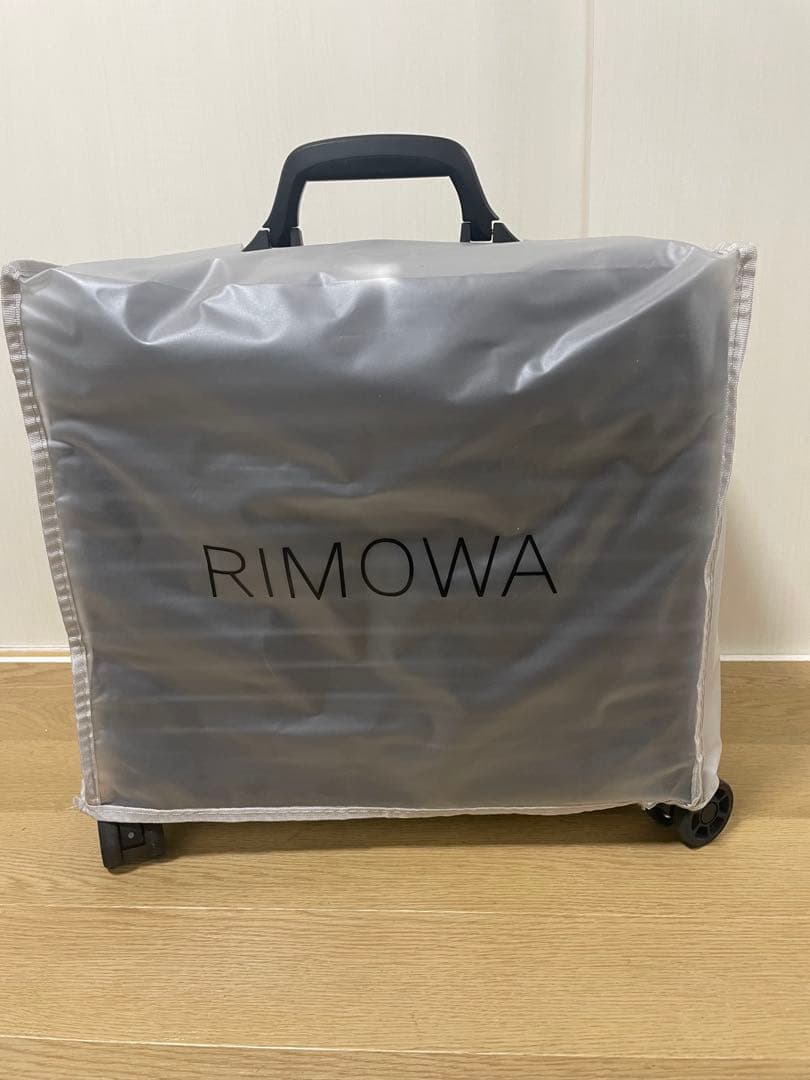 RIMOWA ブラック キャリーケース TSAロック付き